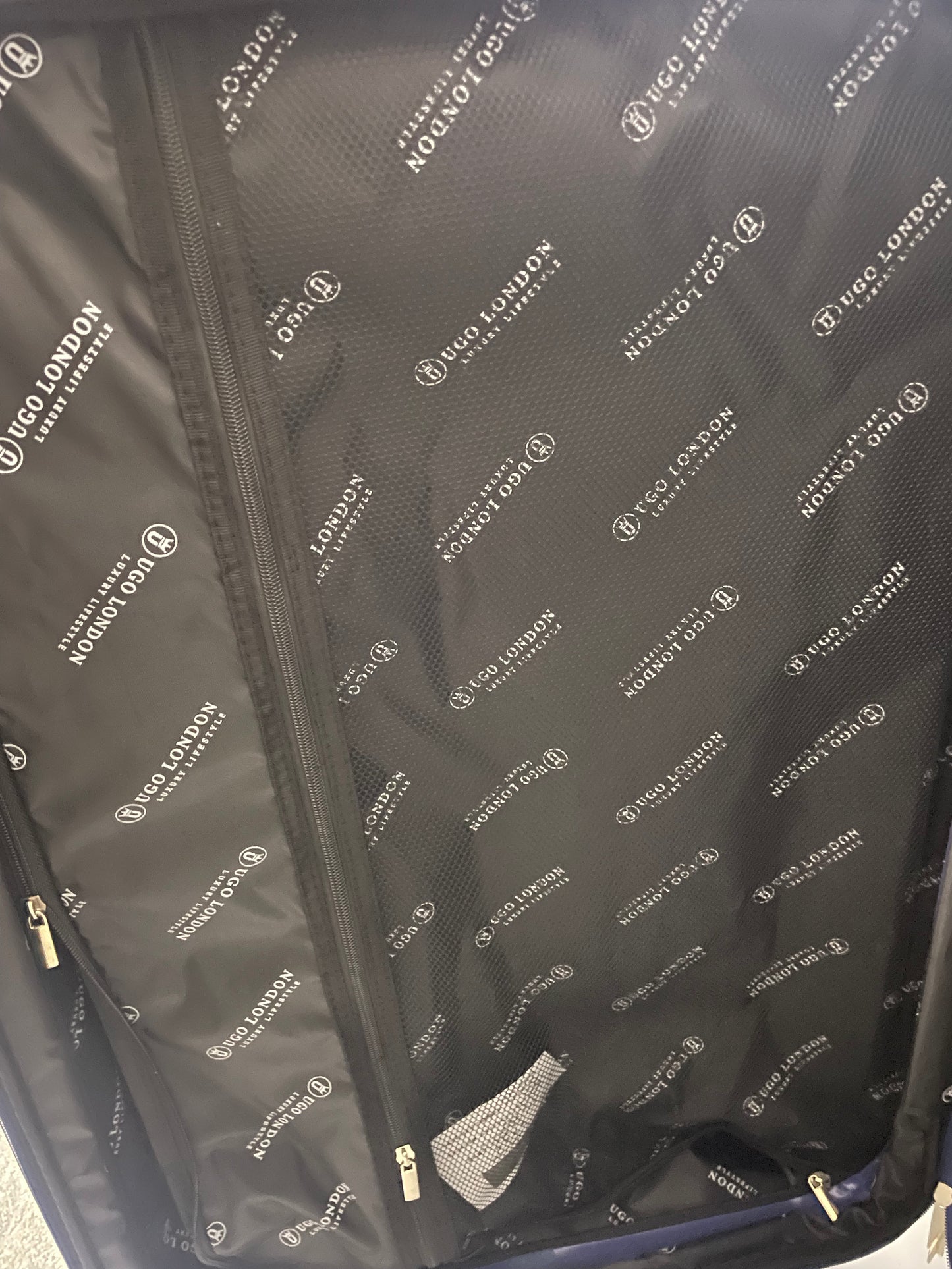 UGO LONDON Suitcases