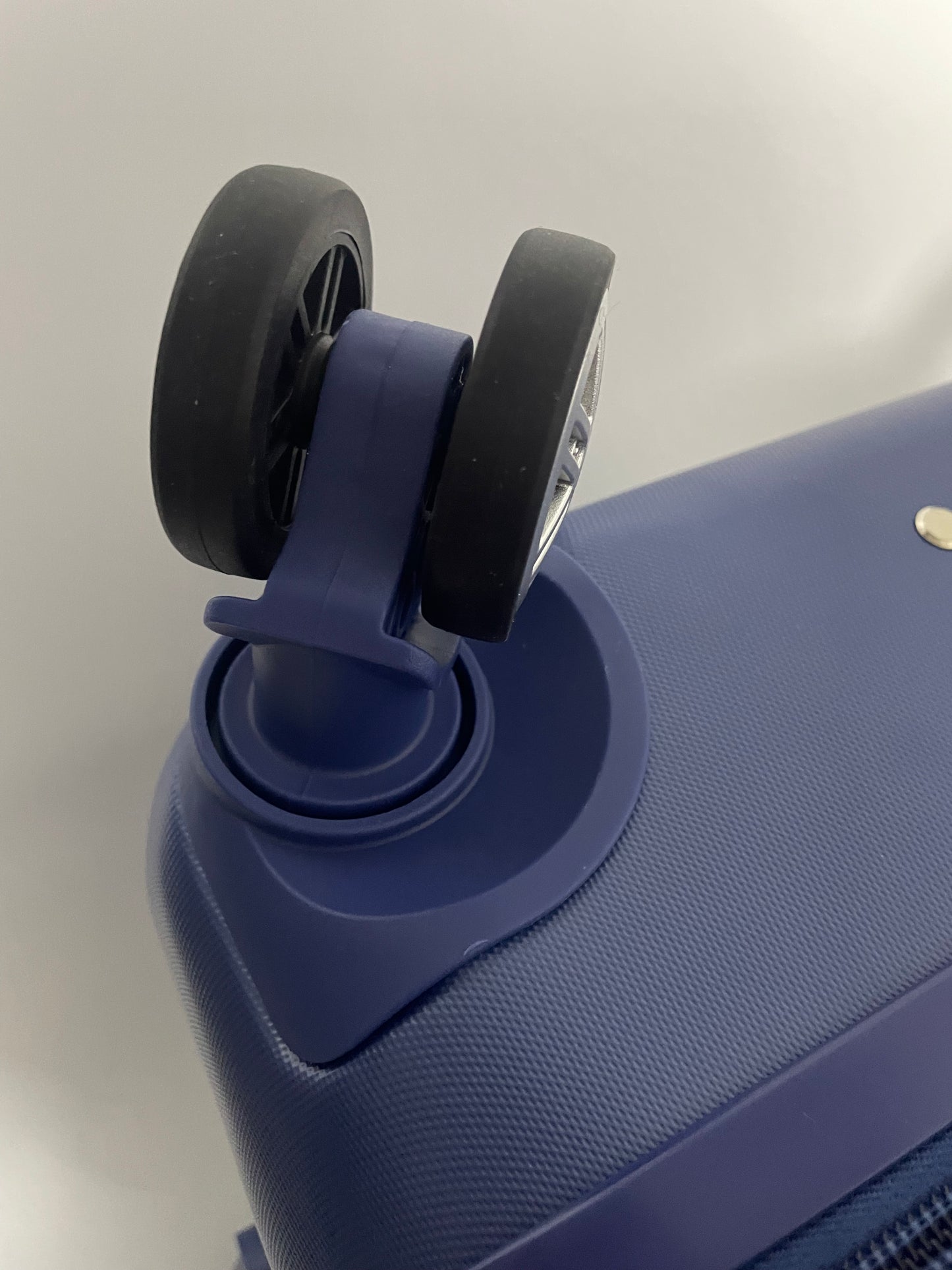 UGO LONDON Suitcases